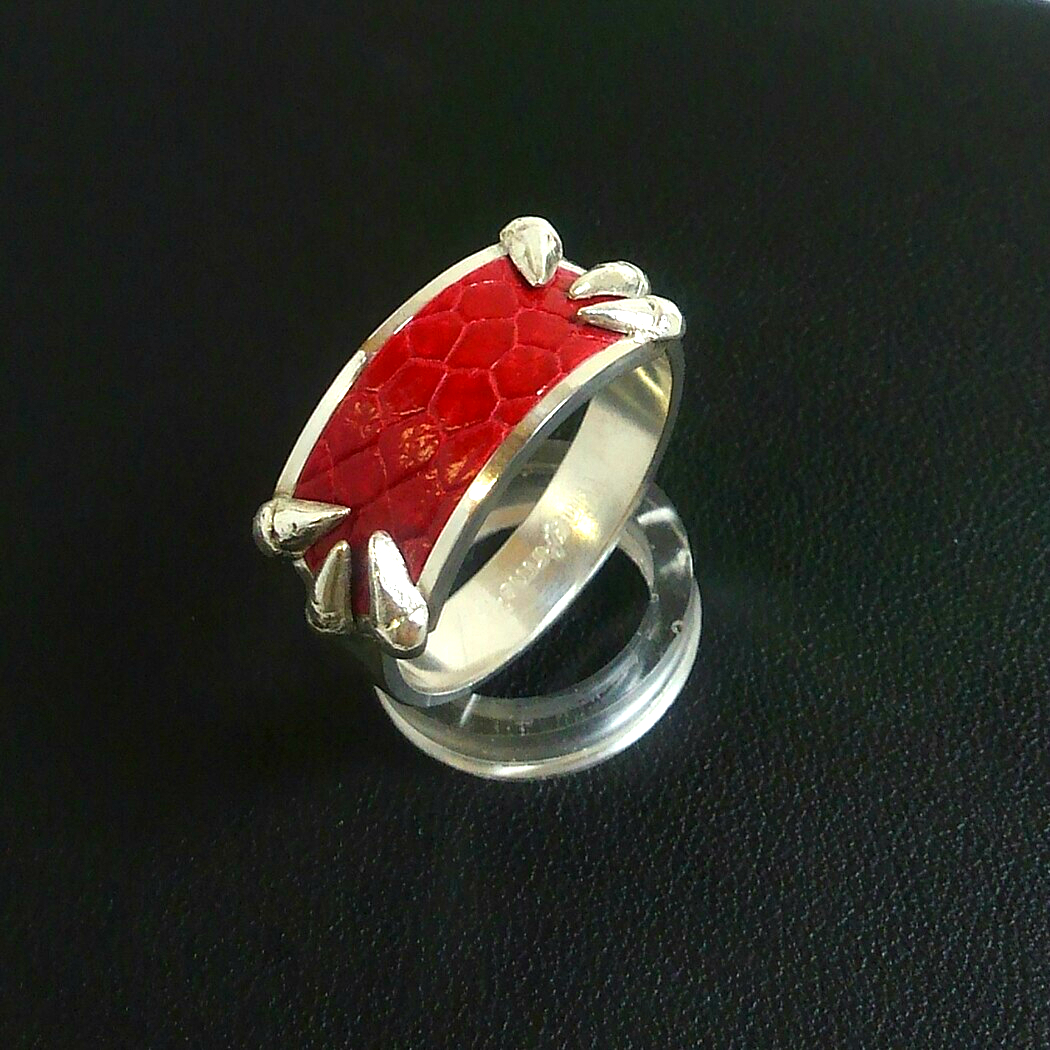 竜鱗の指輪（赤）　六角